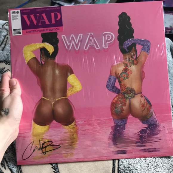 💜🆕SIGNED!! Cardi B x Megan Thee Stallion Purple Edition Vinyl of WAP!💜💜 - Picture 12 of 12